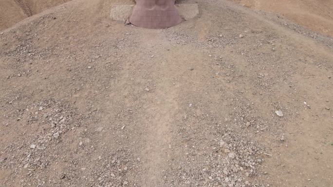 甘肃省瓜州县戈壁滩上的雕塑
