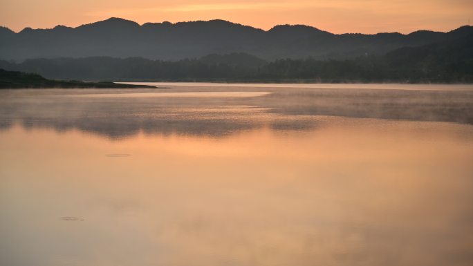 湖面唯美画面