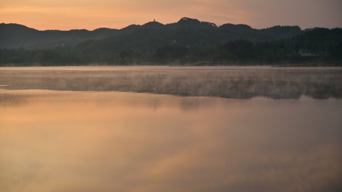 湖面清晨唯美画面