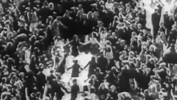 1944诺曼底登陆法国人庆祝巴黎解放