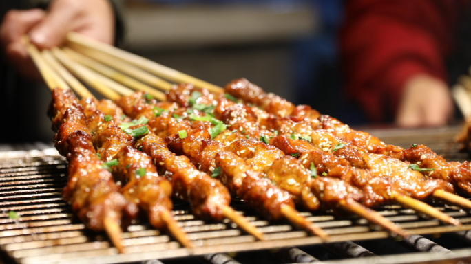 烤羊肉串烧烤夜市美食蒙古烤大肉串