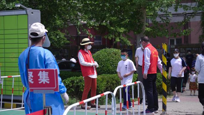 北京 做核酸 社区 排队 疫情 春天