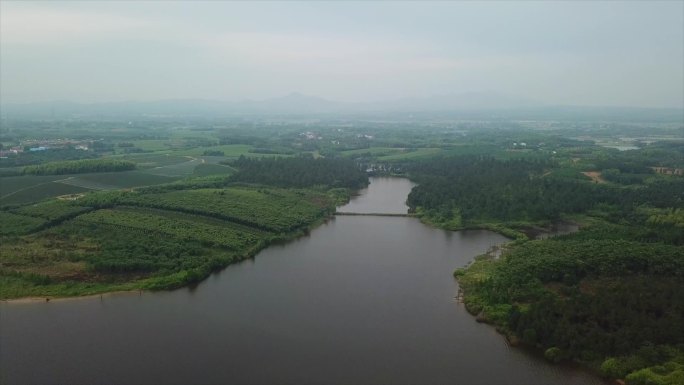 安徽铂龙湖湿地山脉航拍空镜A004