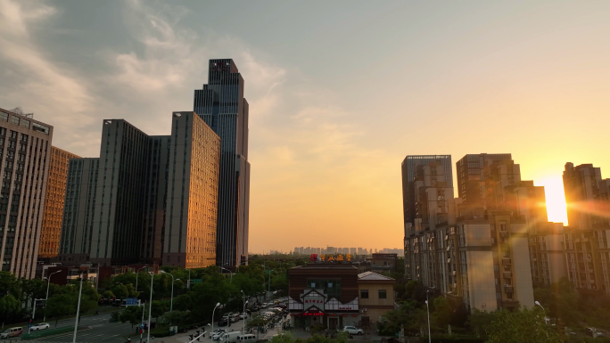 城市湖泊高楼日落夕阳黄昏彩云逆光延时拍摄