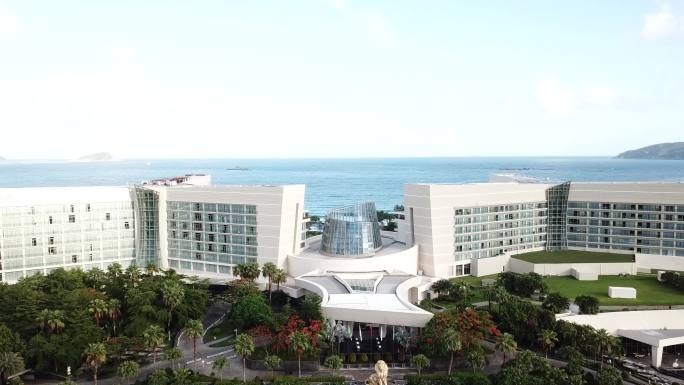 海南三亚亚龙湾美高梅酒店海边建筑航拍空镜