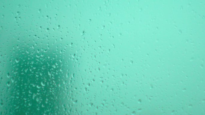 下雨玻璃上的水珠