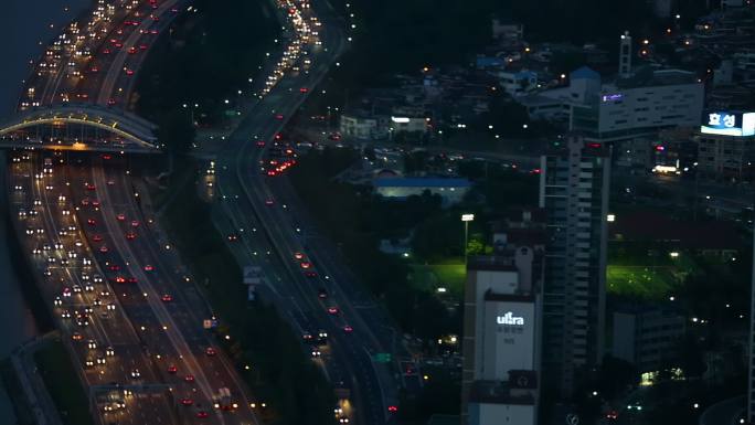 城市夜景 车流 道路