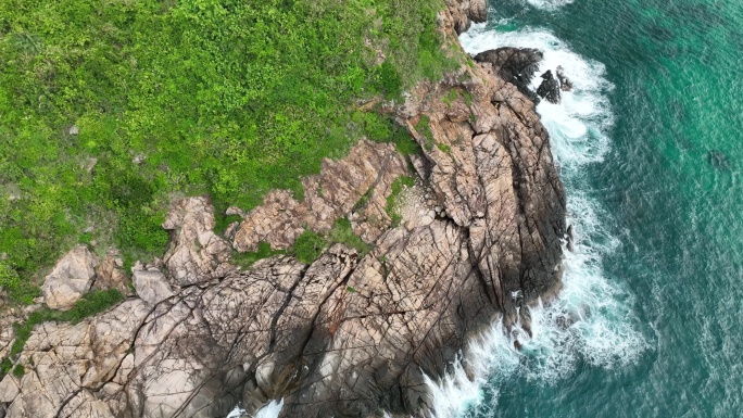 航拍加井岛悬崖峭壁