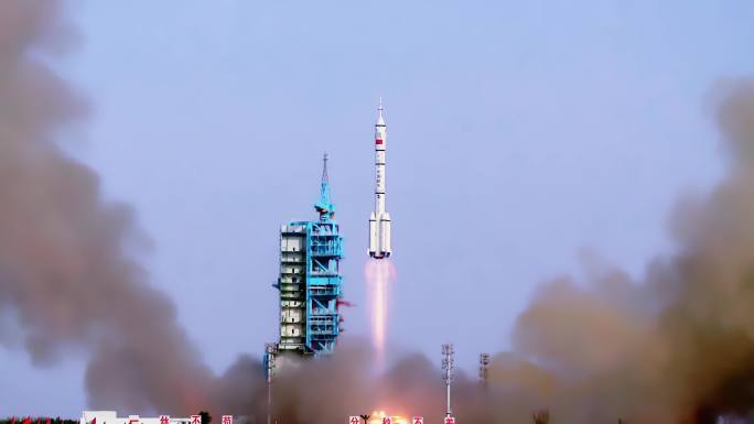 中国载人航天神州十号火箭发射神舟飞船