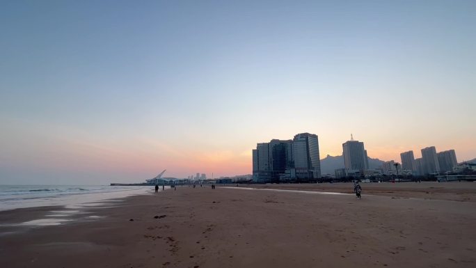 青岛市崂山区石老人海边秋冬