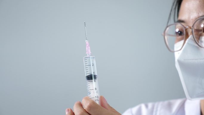 新冠防疫护士打针注射打疫苗