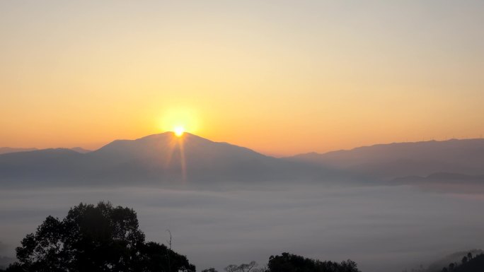 清晨 群山 云海 日出 鸟鸣