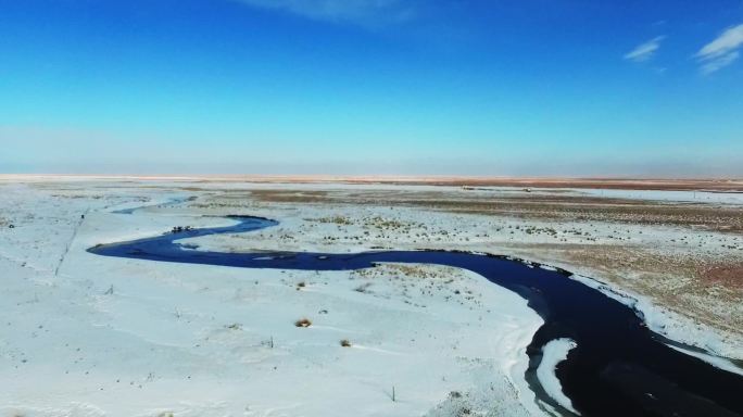 青海湖湿地春季雪景航拍