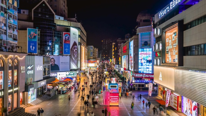 山东青岛台东步行街人流夜景延时摄影