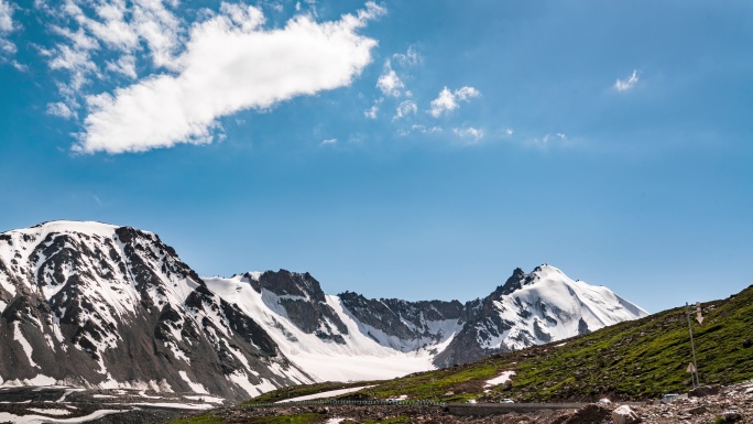 独库公路风景 哈希勒根隧道 雪山 天山