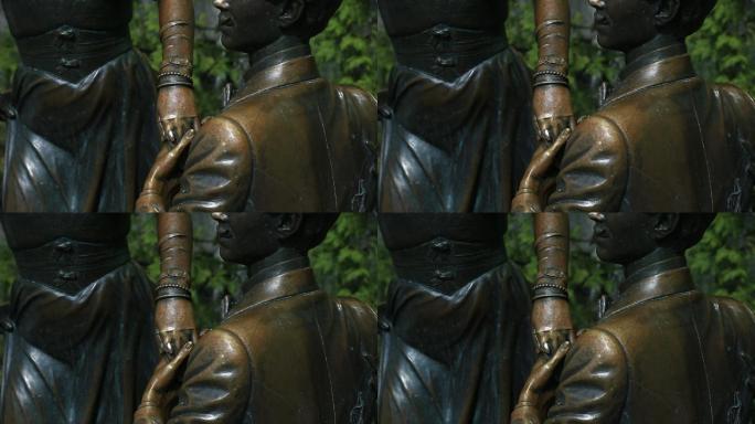 铜质情侣雕塑