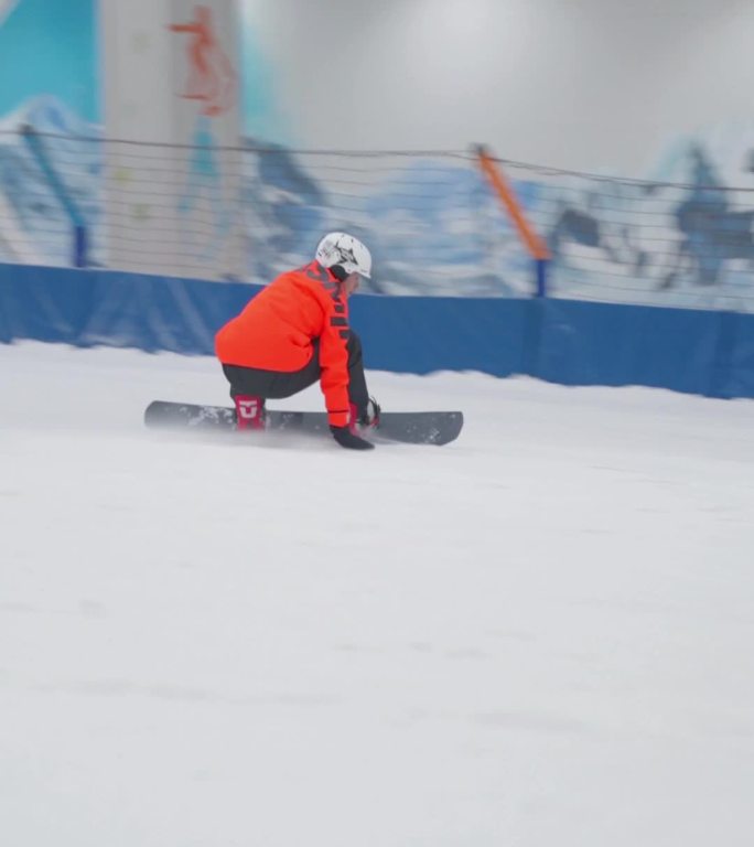 室内滑雪竖版手机视角素材