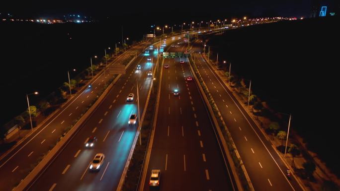 高速路夜晚车流