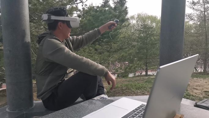 公园里体验VR