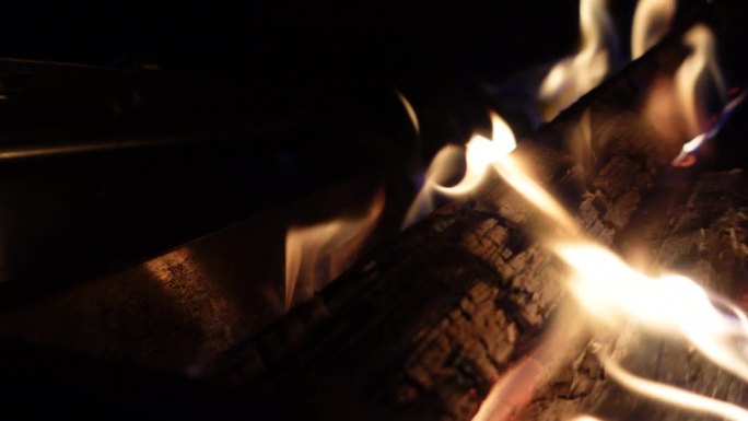 [HD]燃烧的木柴篝火