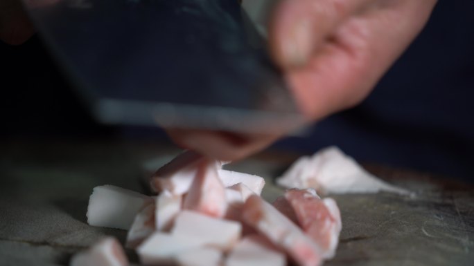 手菜刀切猪肉猪油板油特写原素材