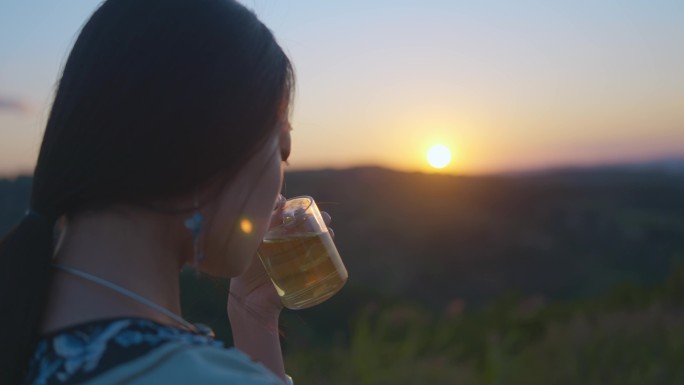 傍晚美女山上喝茶