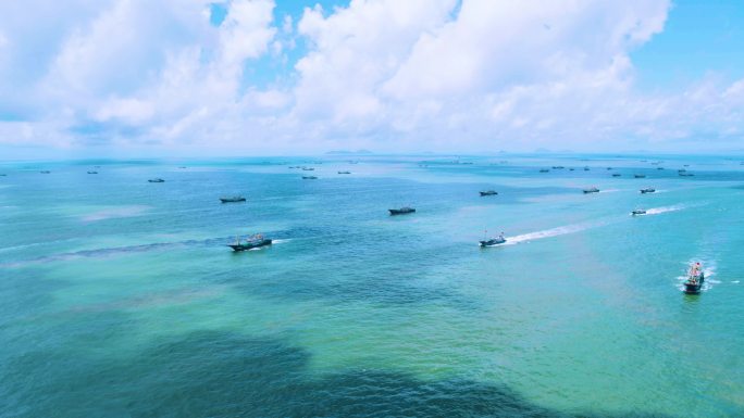 百舸争流 水天一色 渔船出海 实景航拍