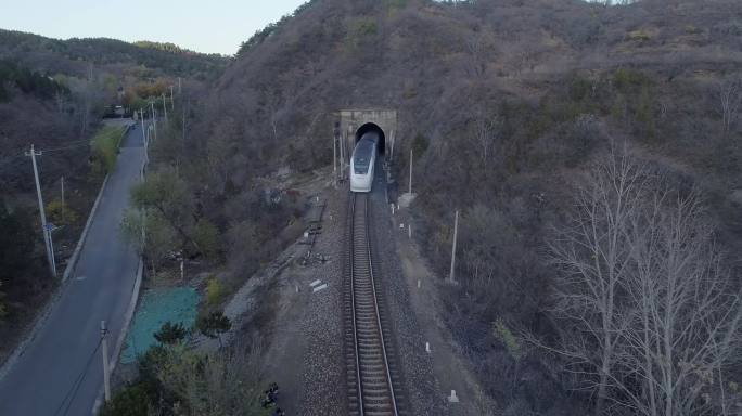 航拍S5旅游小火车进隧道