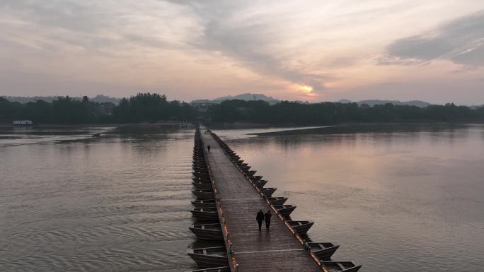 4K正版-航拍日出赣州古浮桥上的行人