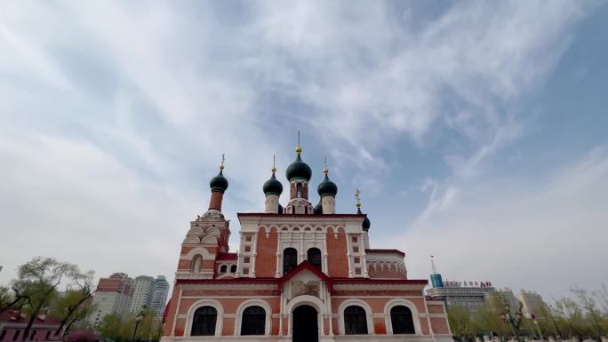 哈尔滨火车站北广场的圣·伊维尔教堂