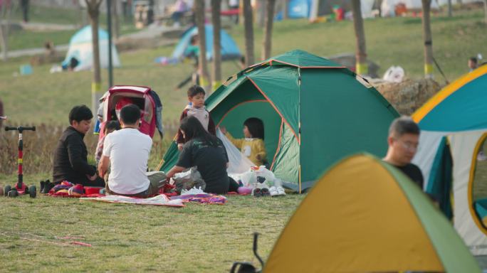 野营帐篷集会
