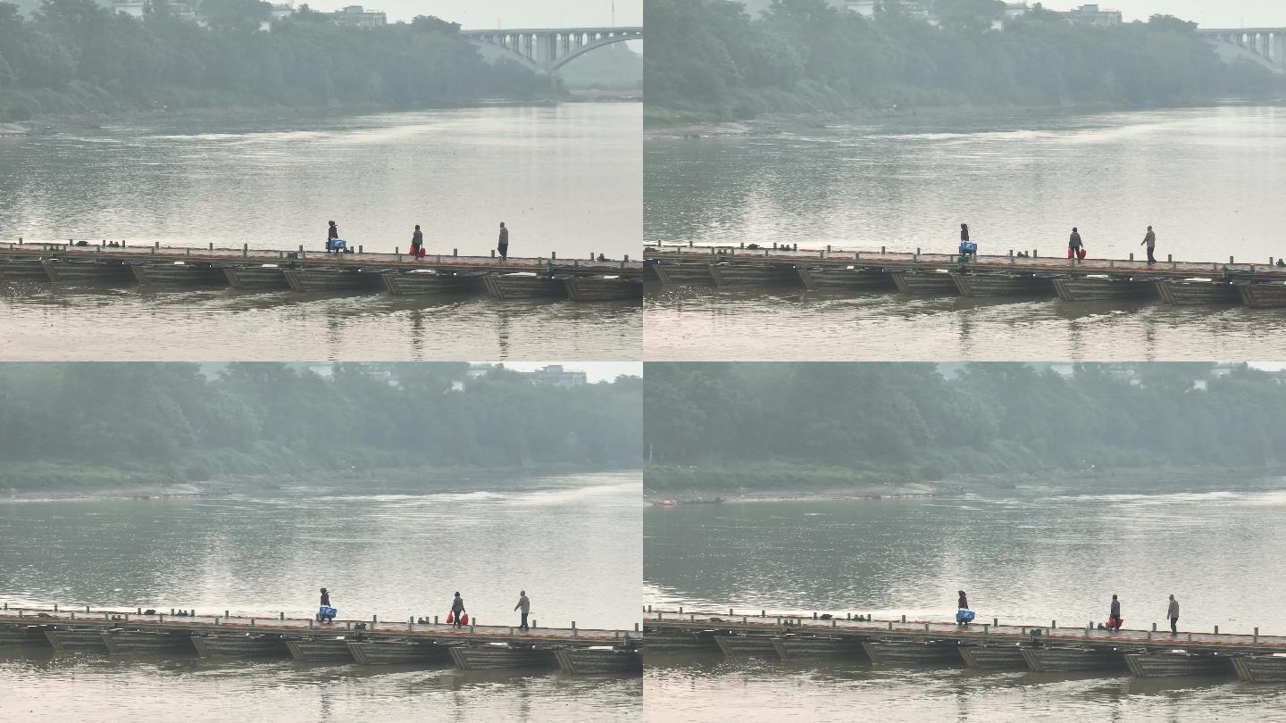 4K正版-长焦视角下赣州古浮桥上行走的人