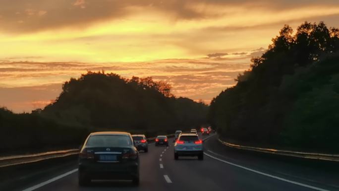 交通高速行车绚丽夕阳晚霞