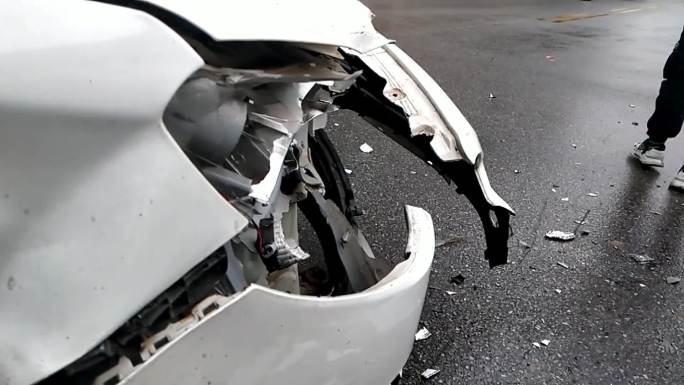 车祸现场车祸交通事故两车相撞行车安全车祸
