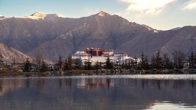 西藏布达拉宫湖面倒影日出延时4k
