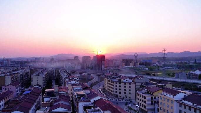 夕阳晚霞余晖 意境  城市  高楼 高铁