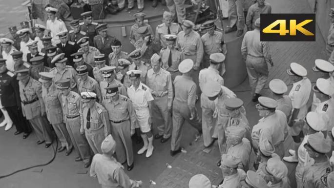 日本代表乘海军小艇到达密苏里号接受受降