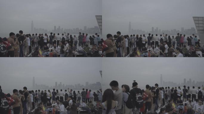 长江渡轮观景人群