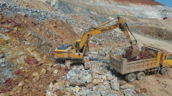 矿山开采 砂石料 工程机械 装车挖掘机