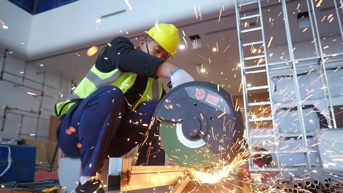 房地产建筑匠心室内外工程电焊切割