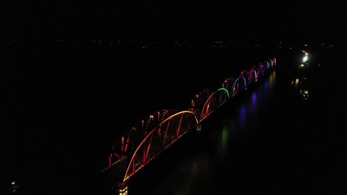 京张高铁跨官厅水库特大桥节日气氛灯光效果