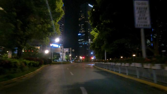 上海封城中夜晚城市道路建筑