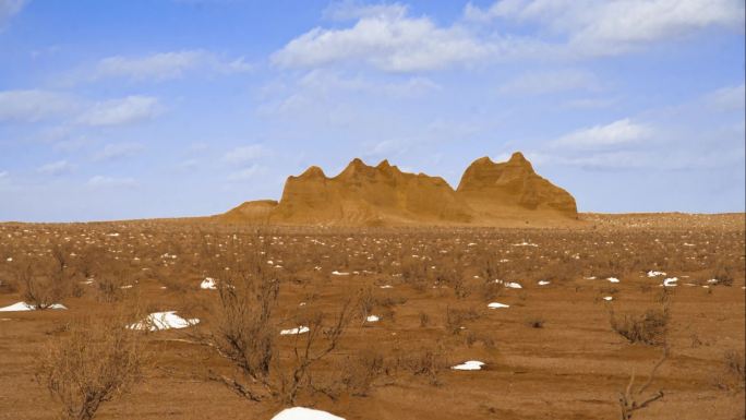 西部沙漠上的奇山火星山延时摄影短视频素材