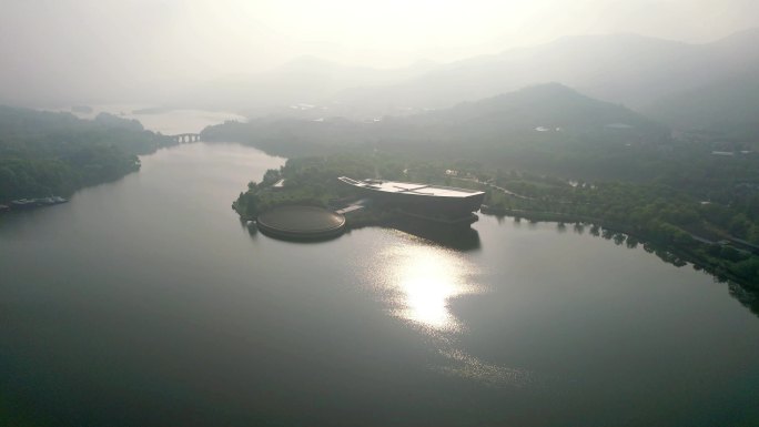 航拍晨雾中的湘湖跨湖桥遗址博物馆