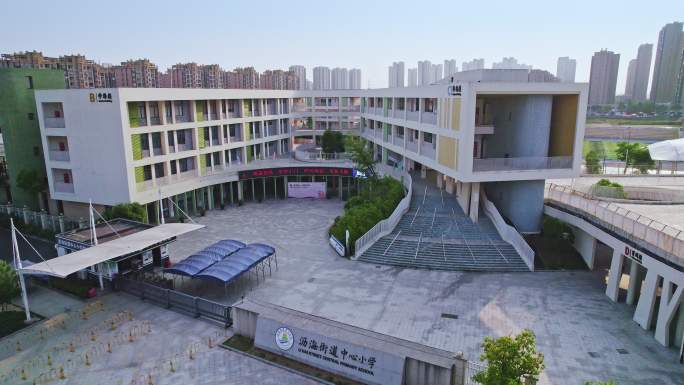 航拍沥海街道中心小学全景