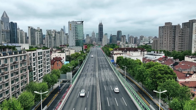 疫情下航拍上海静态清零封城市空城