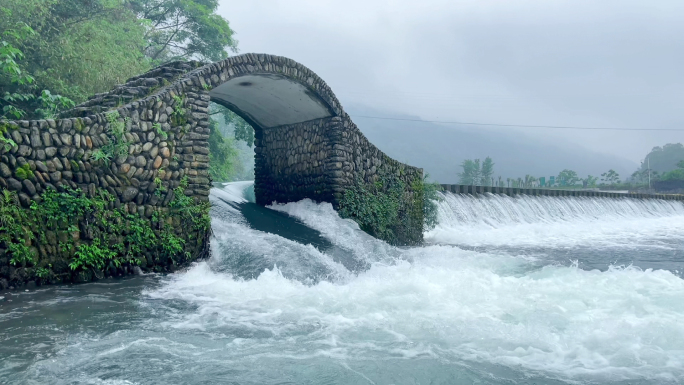 鹅卵石桥流水人家