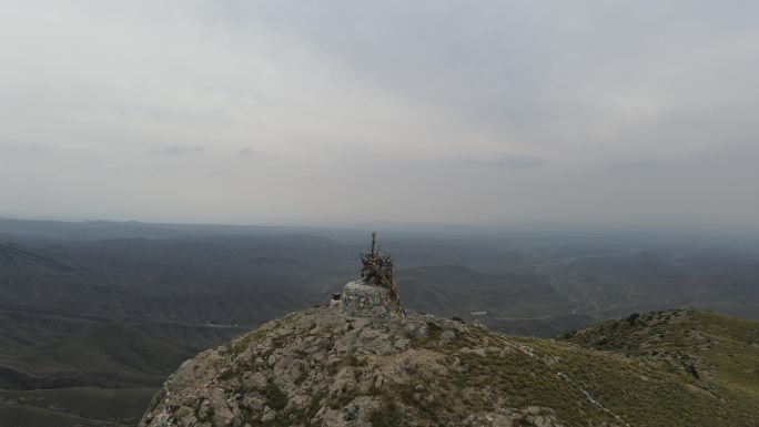 一望无际的山顶航拍，自然山顶景观