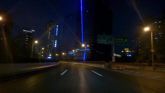 上海封城中的寂静夜晚街道大厦建筑
