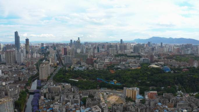 航拍昆明盘龙江夏天城市全景